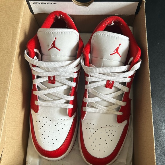 Air Jordan 1 Low (GS) Gym Red - size 7y - Picture 4 of 16